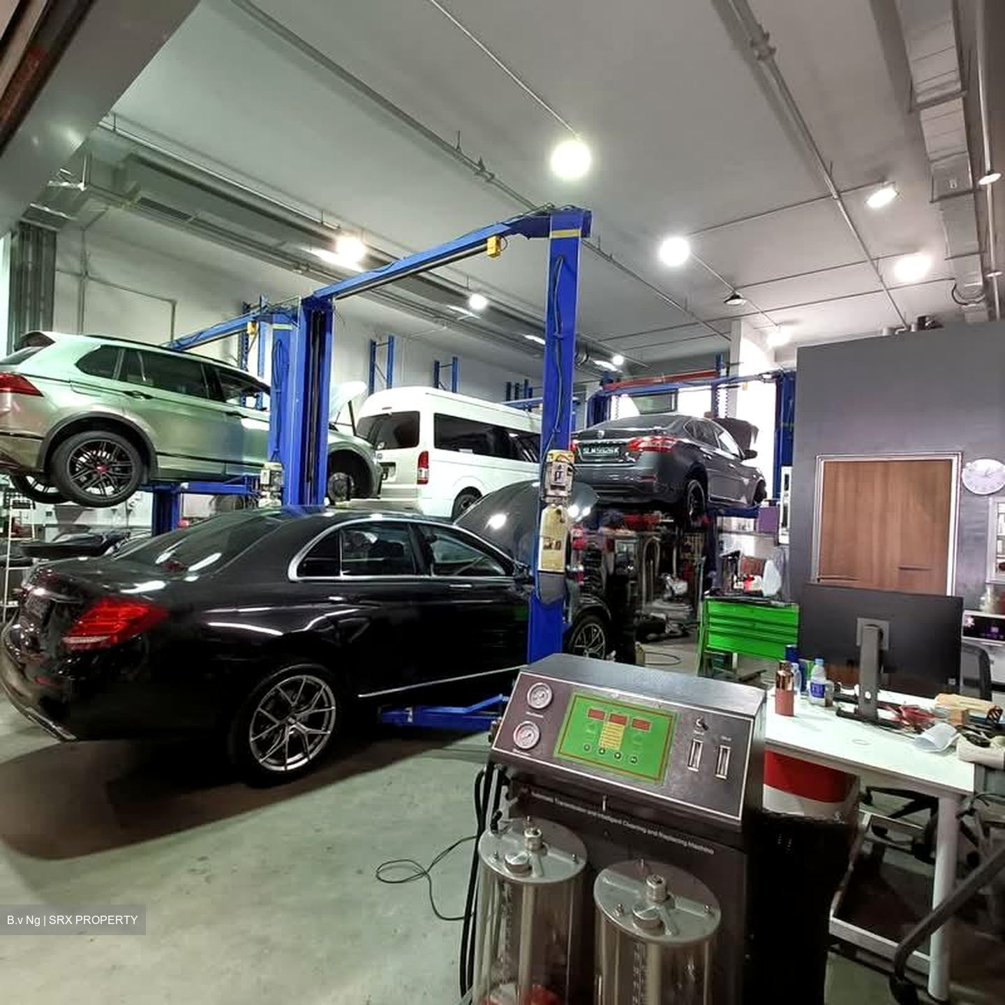 Carros Centre (D25), Factory #546767351